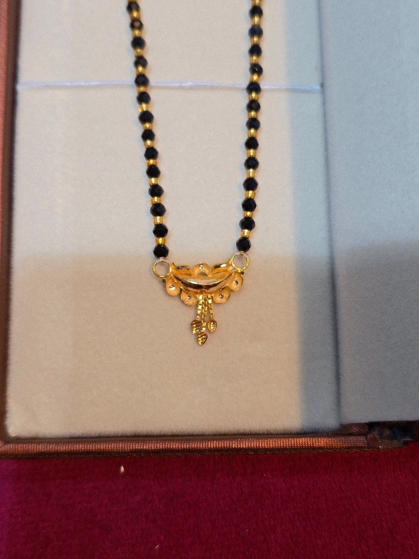 Light weight mangalsutra 20kt