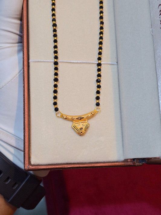 Light weight mangalsutra 20Kt